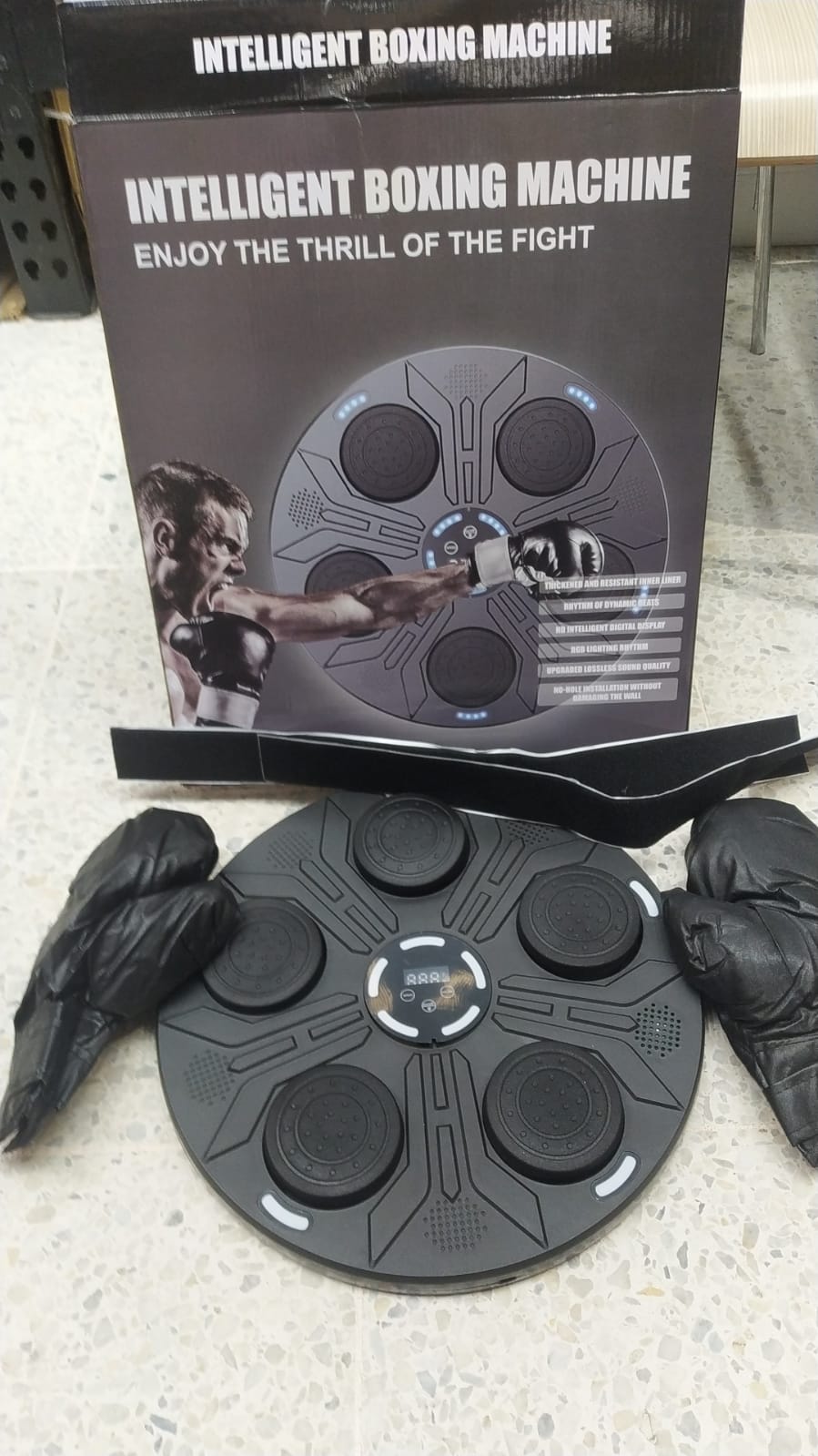 Tablero de Boxeo con Guantes Rojos